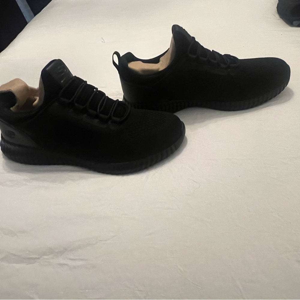 Skechers Black Sneakers with Breathable Mesh and Cushioned Sole none slip - Picture 2 of 3